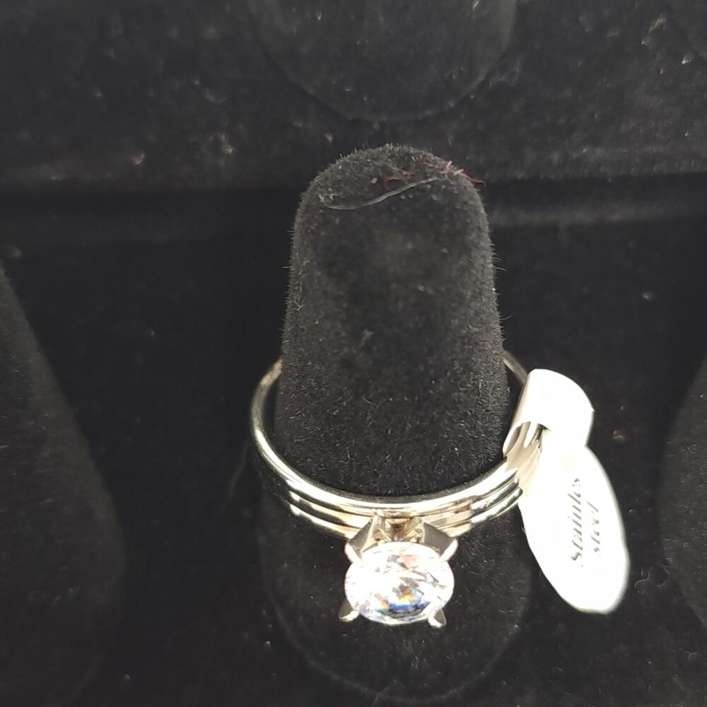 Diamond‎ Solitaire Cubic Zirconia Ring Birthday Gift Silver Women's Size 8 NWT